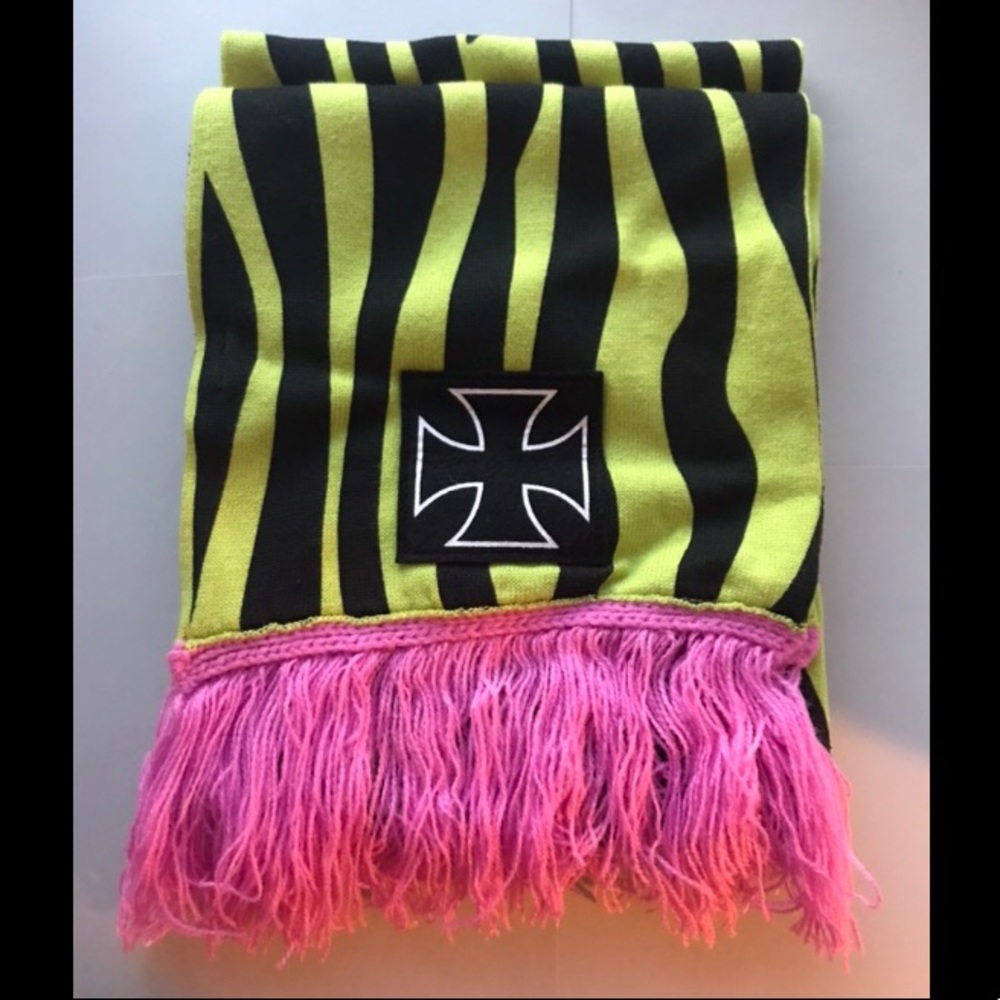 Sourpuss Scarf